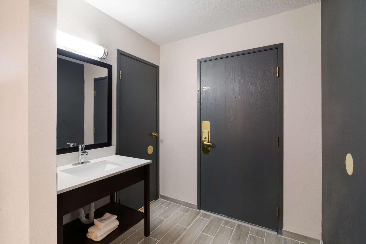 Econo Lodge Williston Esterno foto