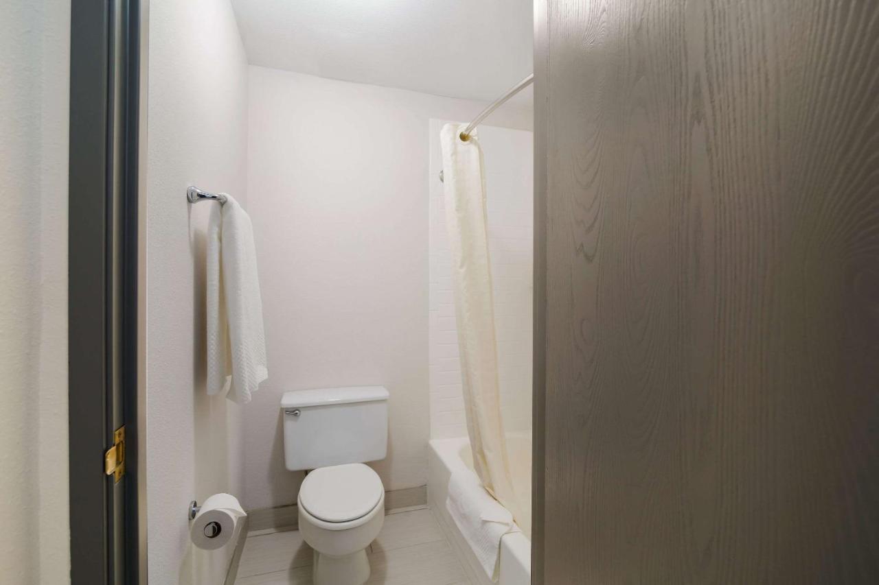 Econo Lodge Williston Esterno foto